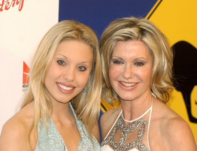 Vida Press nuotr./Olivia Newton-John su dukra Chloe Lattanzi