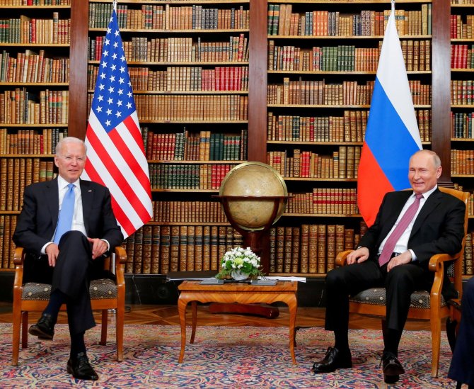 „Reuters“/„Scanpix“ nuotr./Joe Bidenas ir Vladimiras Putinas