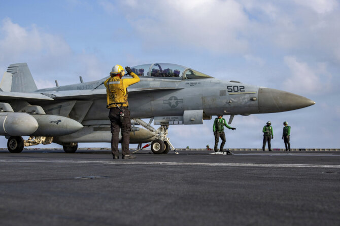 Karinis lėktuvas JAV lėktuvnešyje / Us Navy/U.S. Navy / ZUMAPRESS.com