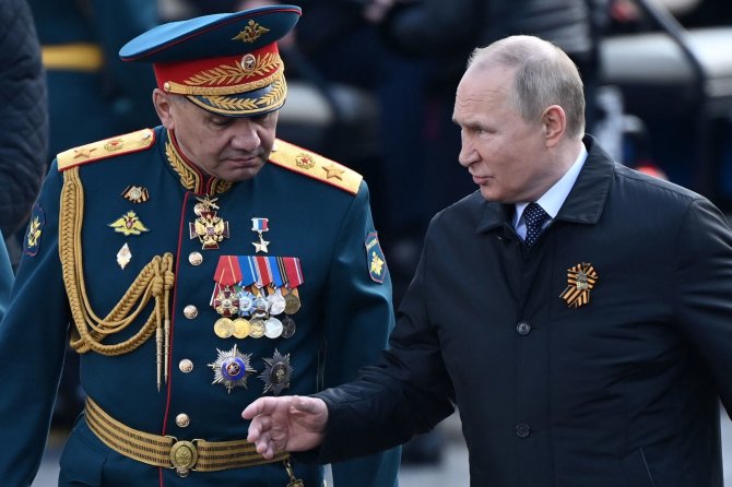 AFP/ „Scanpix“ nuotr./Sergejus Šoigu ir Vladimiras Putinas