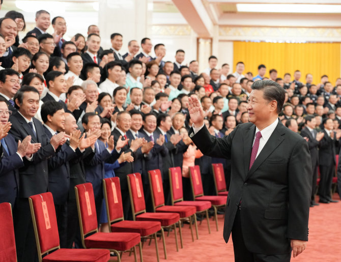 Imago / Scanpix nuotr./Xi Jinpinas ir Komunistų partijos nariai