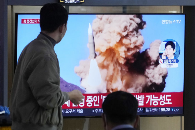 „AP“/„Scanpix“/Šiaurės Korėja paleido nenustatytą balistinę raketą Japonijos link