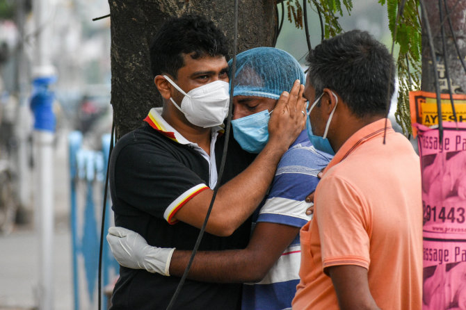 ZUMAPRESS / Scanpix nuotr./Indija kenčia nuo antrosios viruso bangos