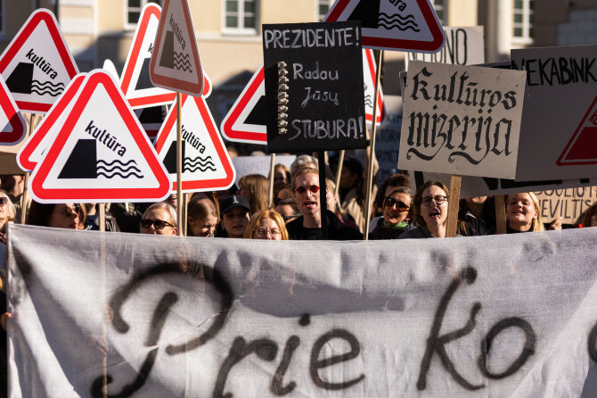 Roberto Riabovo / BNS nuotr./Kultūros bendruomenės protestas prieš kandidatą į kultūros ministrus
