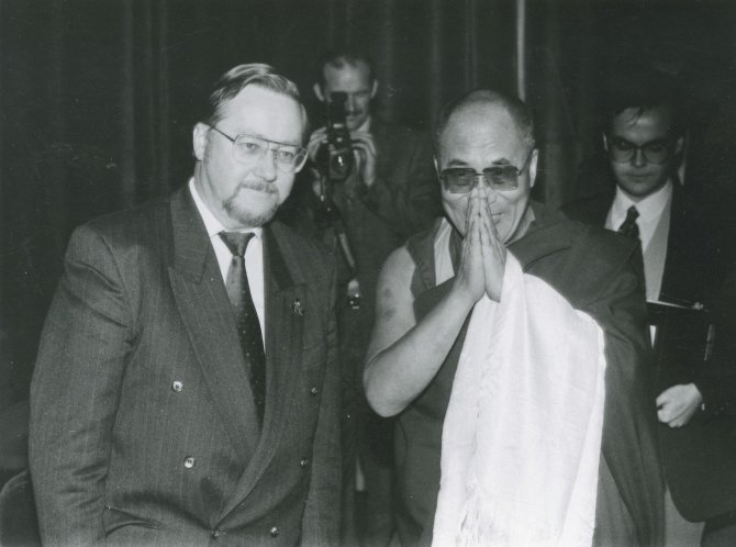 Dalai Lamos susitikimas su Vytautu Landsbergiu Aukščiausioje Taryboje. 1991 rugsėjo 29 d. Nuotrauka iš Laimos Andrikienės archyvo. Nuotr. aut. Kęstutis Vanagas