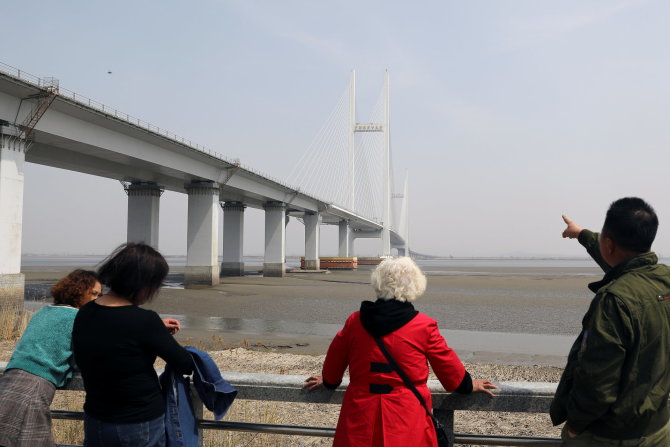 „Reuters“/„Scanpix“ nuotr./Tiltas, jungiantis Šiaurės Korėją ir Kiniją