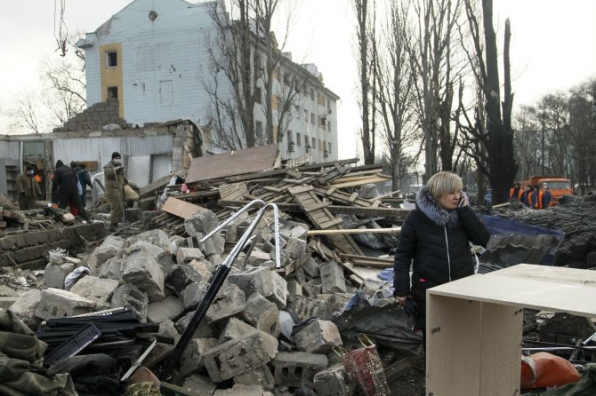 „Scanpix“/AP nuotr./Rytų Ukrainoje nesiliaujant susirėmimams Kijevas prašo pagalbos kovoje su Rusija.