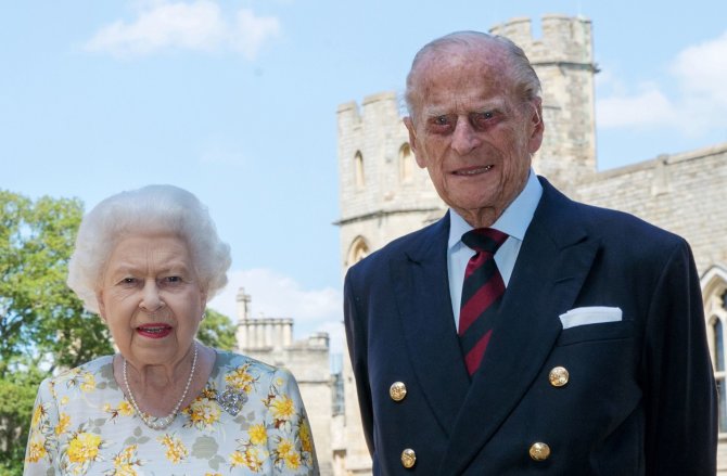 AFP/„Scanpix“ nuotr./Elizabeth II ir princas Philipas