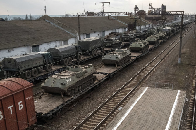 „The New York Times“/„The New York Times“ nuotr./Rusijos tankai pakeliui į Ukrainą