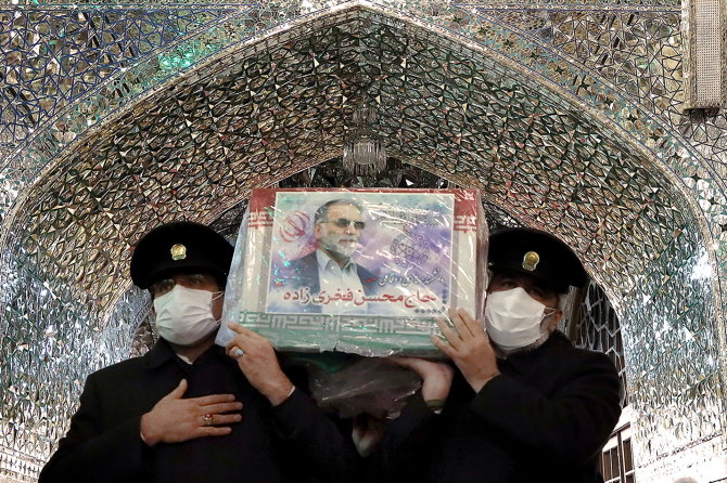 „Reuters“/„Scanpix“ nuotr./Karstas su Mohseno Fakhrizadeh palaikais