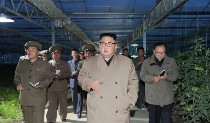 AFP/„Scanpix“ nuotr./Šiaurės Korėjos lyderis Kim Jong Unas