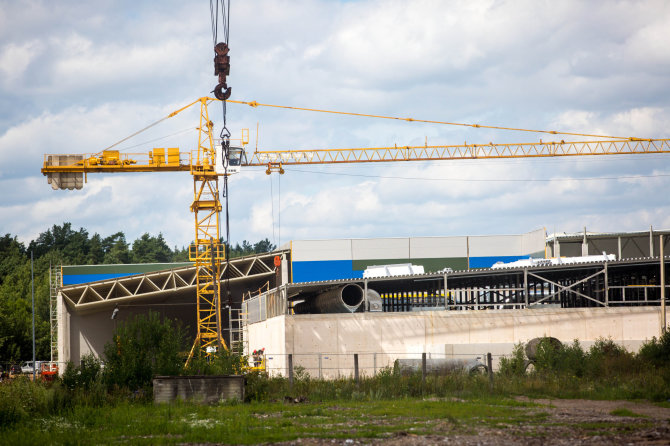 Vidmanto Balkūno/15min.lt nuotr./„Energesman“ statoma Vilniaus atliekų rūšiavimo gamykla laikoma itin gardžiu kąsniu