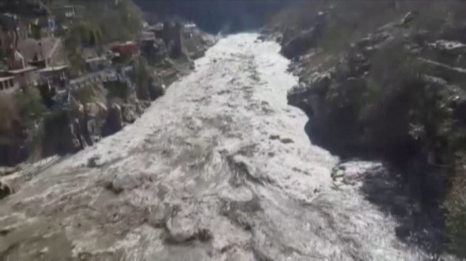 „Reuters“/„Scanpix“ nuotr./Indijoje atitrūkus Himalajų ledyno daliai žuvo 9, dingo 150 žmonių