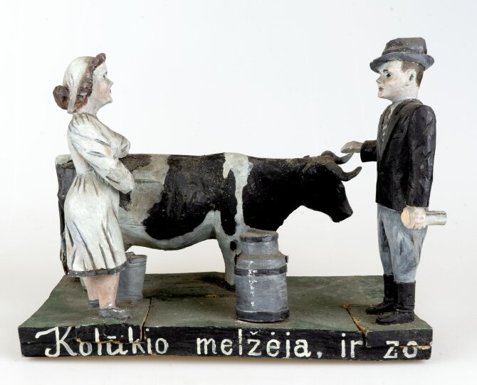 Kėdainių krašto muziejaus nuotr./Juozo Martusevičiaus drožinys „Kolūkio melžėja ir zootechnikas“