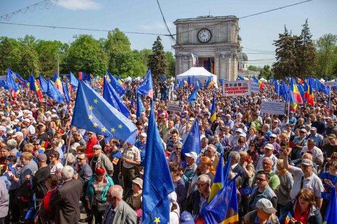 „AFP“/„Scanpix“/Europos Sąjungą palaikantys Moldovos gyventojai