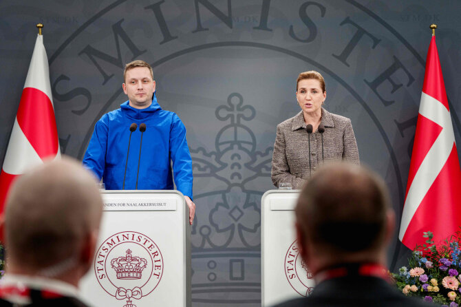 Jensas-Frederikas Nielsenas su Mette Frederiksen / LISELOTTE SABROE / AFP
