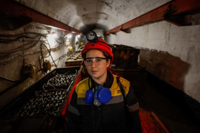 „Reuters“/„Scanpix“ nuotr./Ukrainietė Krystyna dirba anglių kasykloje