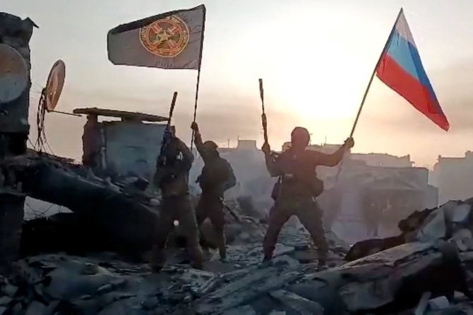 „AFP“/„Scanpix“/„Wagner“ kariai mojuojantys vėliavomis neidentifikuotoje lokacijoje