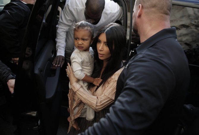 AFP/„Scanpix“ nuotr./Kim Kardashian su dukra North