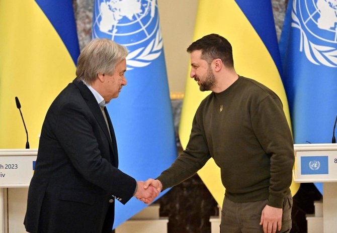 „AFP“/„Scanpix“/JT vadovas Antonio Guterresas ir Ukrainos lyderis Volodymyras Zelenskis