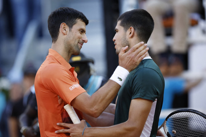 „Reuters“/„Scanpix“ nuotr./Novakas Džokovičius ir Carlosas Alcarazas
