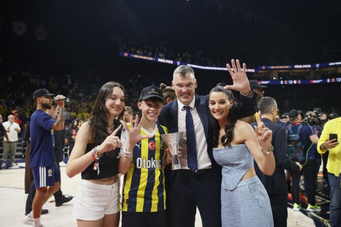 „Fenerbahče“ nuotr./Šarūnas Jasikevičius su šeima