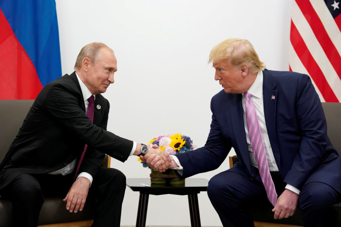 „Reuters“/„Scanpix“ nuotr./Vladimiras Putinas ir Donaldas Trumpas