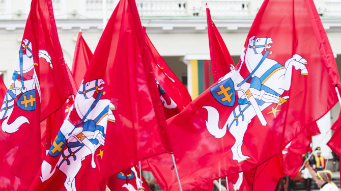 Luko Balandžio / 15min nuotr./Valstybės vėliavų pakėlimo ceremonija