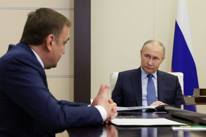 „Reuters“/„Scanpix“ nuotr./Vladimiro Putino ir Aleksejaus Diumino susitikimas