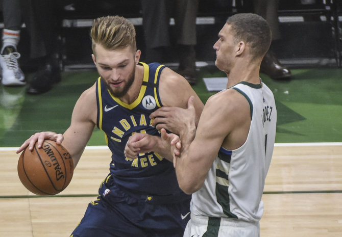 „Scanpix“ nuotr./Domantas Sabonis prieš Brooką Lopezą