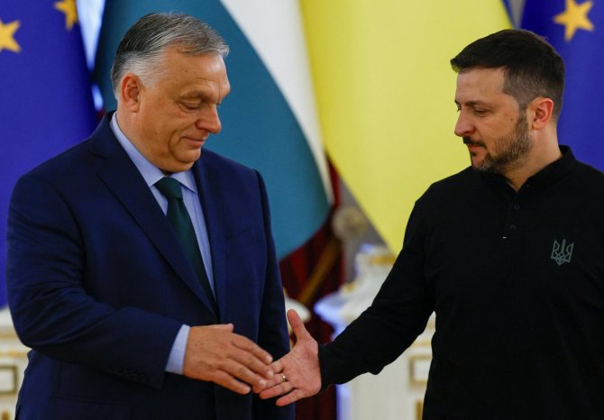 „Reuters“/„Scanpix“/Vengrijos ministras pirmininkas Viktoras Orbanas ir Ukrainos vadovas Volodymyras Zelenskis