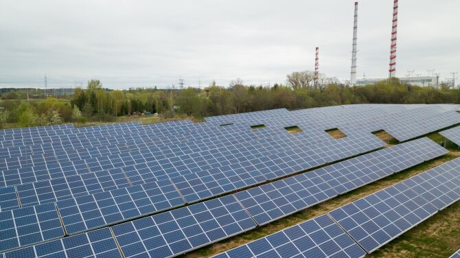 Ignitis nuotr./Ignitis gamybos įrengta saulės elektrinė Obeniuose