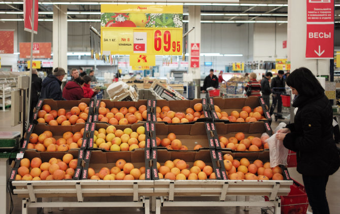 „Scanpix“/„SIPA“ nuotr./Turkiški citrusiniai vaisiai Maskvos prekybos centre