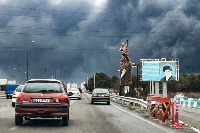 Scanpix/Juodi dūmai virš Irano