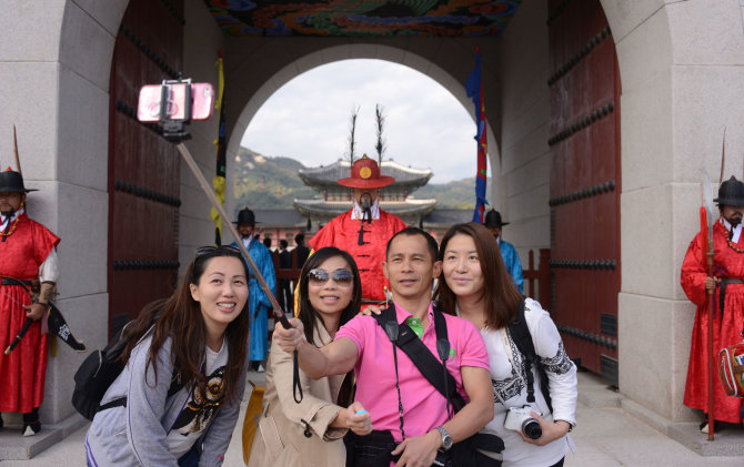 123rf.com /Kinų turistai