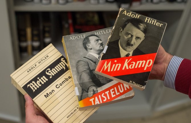 AFP/„Scanpix“ nuotr./Adolfo Hitlerio „Mano kova“ („Mein Kampf“)