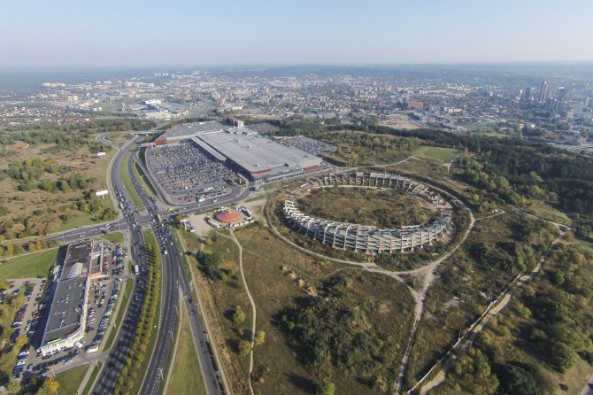 Irmanto Gelūno / 15min nuotr./Stadionas ant Šeškinės kalno iš paukščio skrydžio