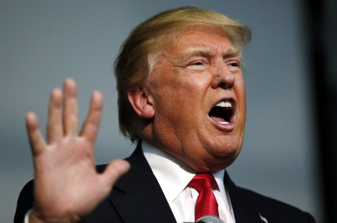 „Reuters“/„Scanpix“ nuotr./Donaldas Trumpas po pralaimėjimo