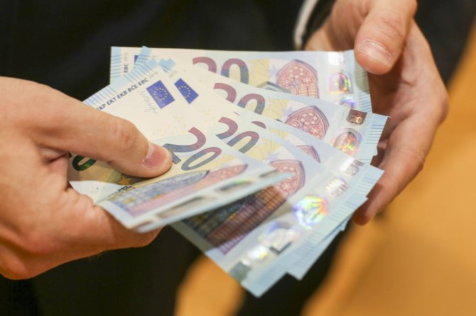 Irmanto Gelūno/15min.lt nuotr./Lietuvos bankas pristatė naują 20 eurų banknotą