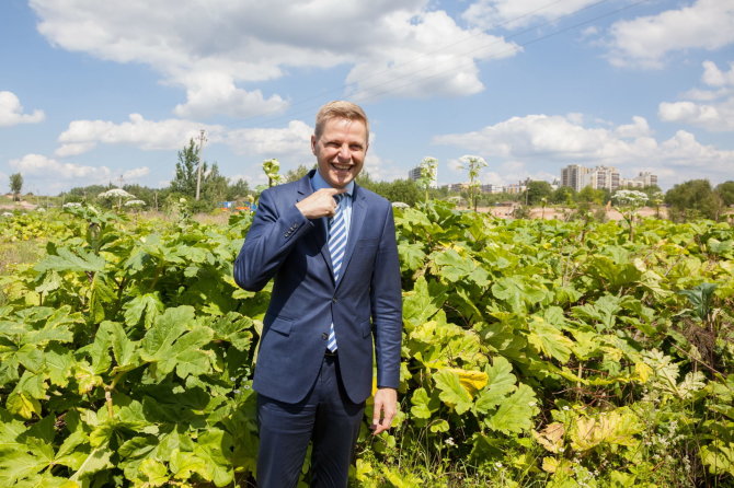 Sauliaus Žiūros nuotr./Remigijus Šimašius Sosnovskio barščių fone