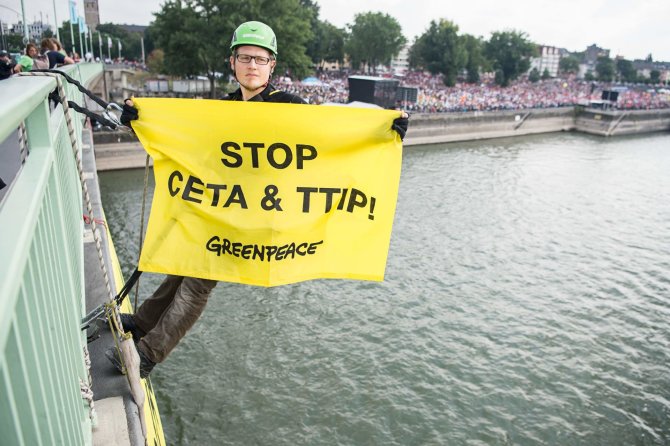 AFP/„Scanpix“ nuotr./Protestas prieš TTIP