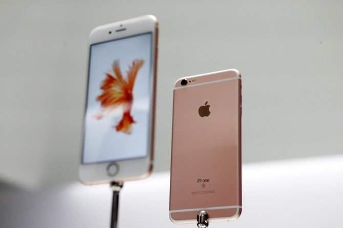 Scanpix nuotr./„iPhone“ nuo šiol bus galima rinktis ir iš naujo aukso spalvos atspalvio