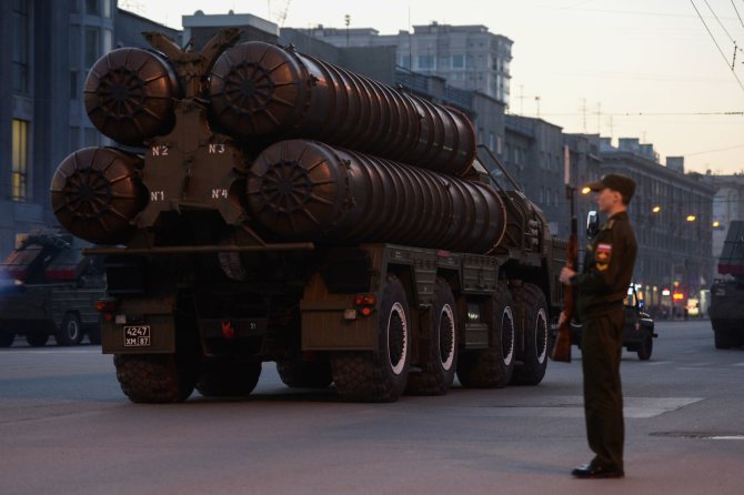 „Scanpix“/„RIA Novosti“ nuotr./S-400 priešlėktuvinė raketinė sistema