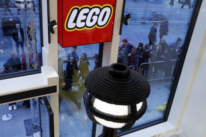 „Reuters“/„Scanpix“ nuotr./Londone atidaryta didžiausia pasaulyje „Lego“ parduotuvė