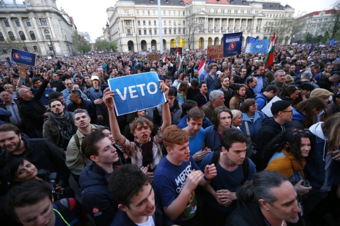 „Reuters“/„Scanpix“ nuotr./Vengrijoje surengtas didelis protestas dėl Soroso universiteto įstatymo