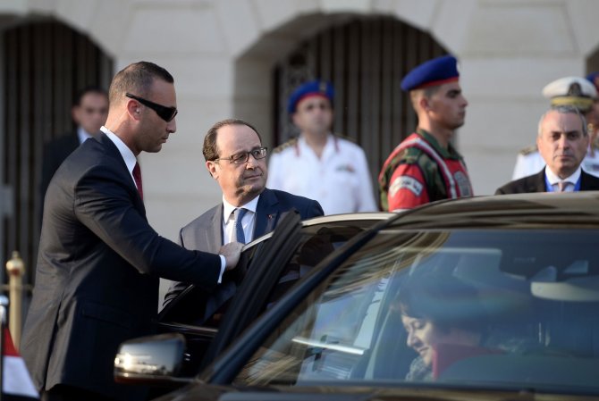 AFP/„Scanpix“ nuotr./Egipte viešintis Prancūzijos vadovas Hollande'as