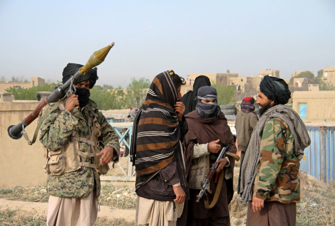„Reuters“/„Scanpix“ nuotr./Talibano kovotojai – ar juos ginkluoja Rusija?