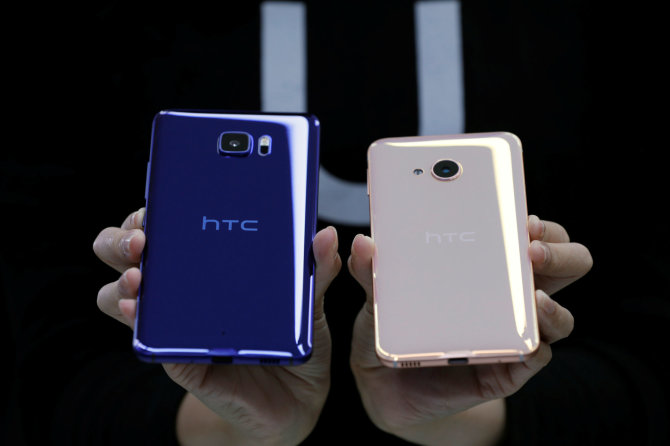 „Reuters“/„Scanpix“ nuotr./„HTC U Ultra“ ir „HTC U Play“ išmanieji telefonai