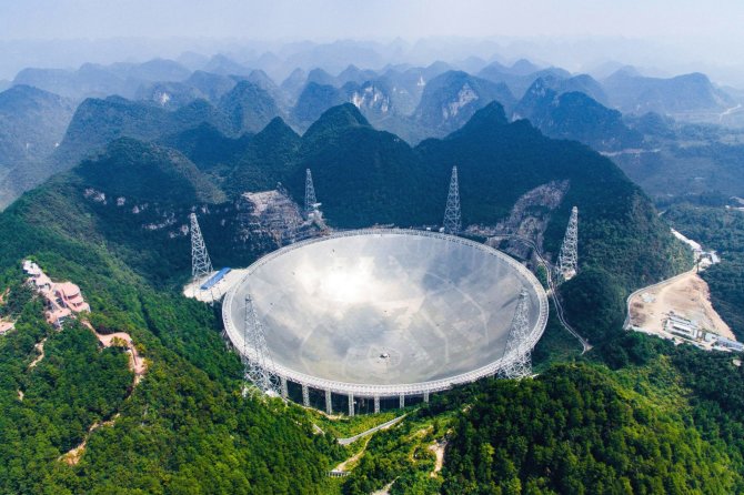 „Scanpix“/AP nuotr./Kinijoje pradėjo veikti didžiausias pasaulyje radioteleskopas.