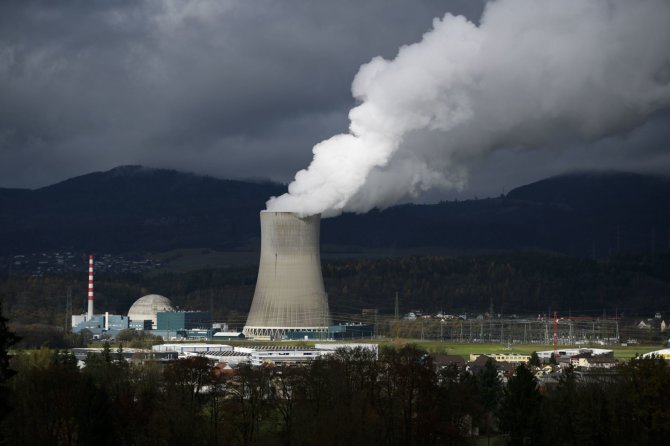 AFP/„Scanpix“ nuotr./Ar atsisakyti branduolinės energijos?.